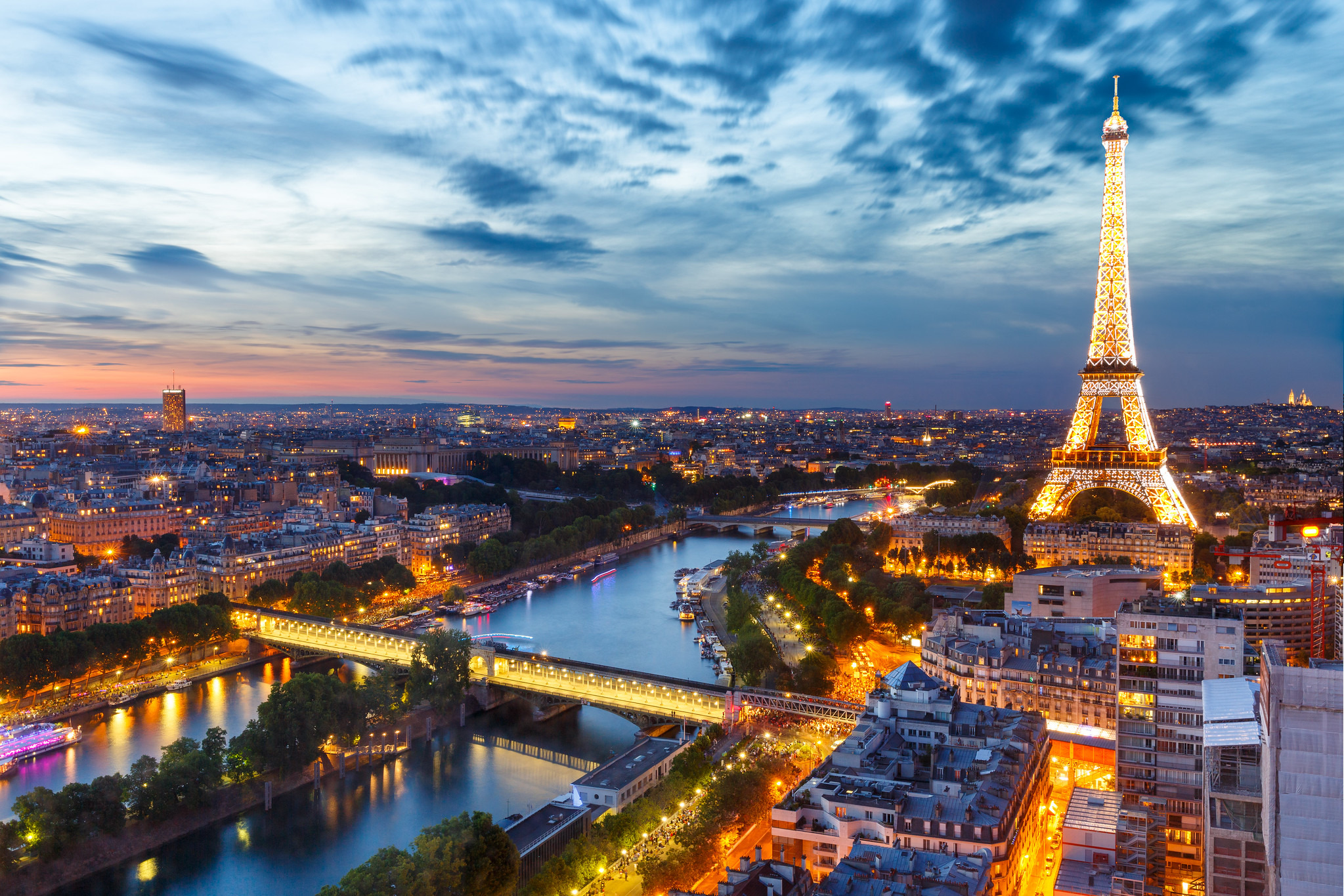 Paris & Brüksel Turu Türk Havayolları İle 4 Gece CDG-DUS IS001